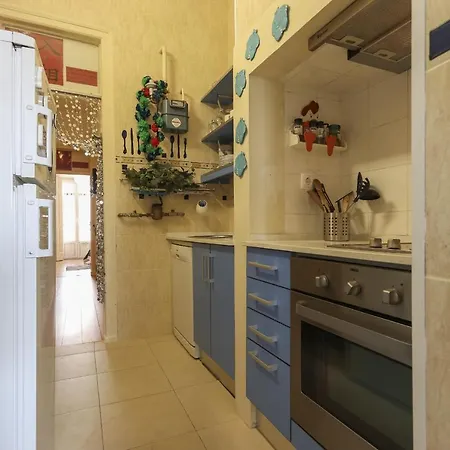 Red Almirante By Homing * Lisboa