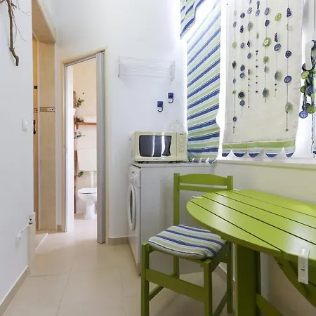 Red Almirante By Homing